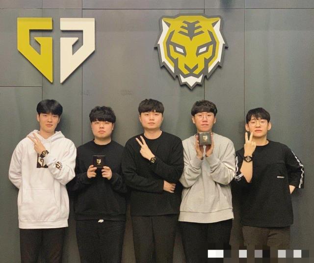 双方都在与 双方都在与